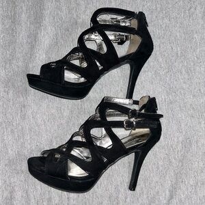 Report Strapy Heels size 8